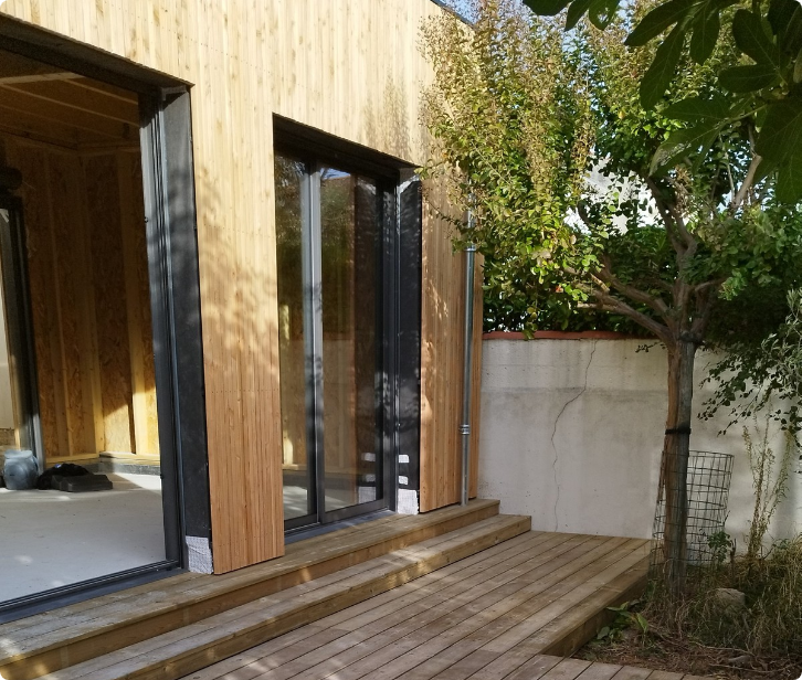 Bardage extérieur : pourquoi le savoir-faire du couvreur est-il essentiel pour protéger la façade ?