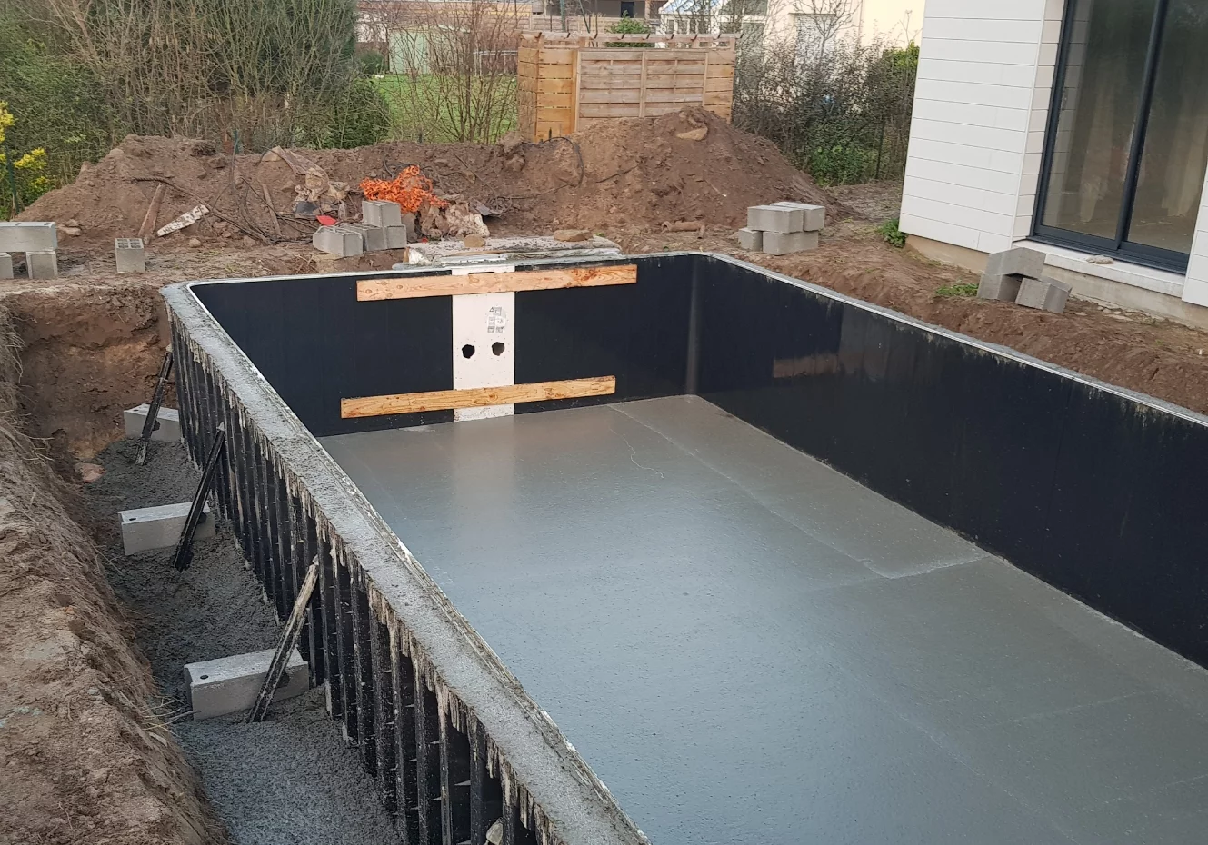 Rénovation de piscine à Bégard : quels travaux permettent vraiment de moderniser un bassin ?